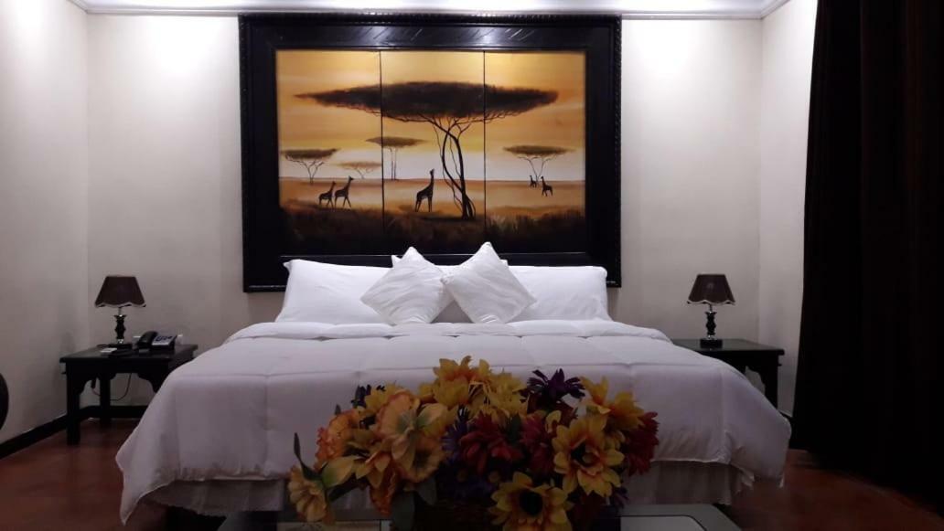 Hotel Villa Antigua Сан-Сальвадор Экстерьер фото